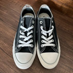 Converse all star low top shoes size 7